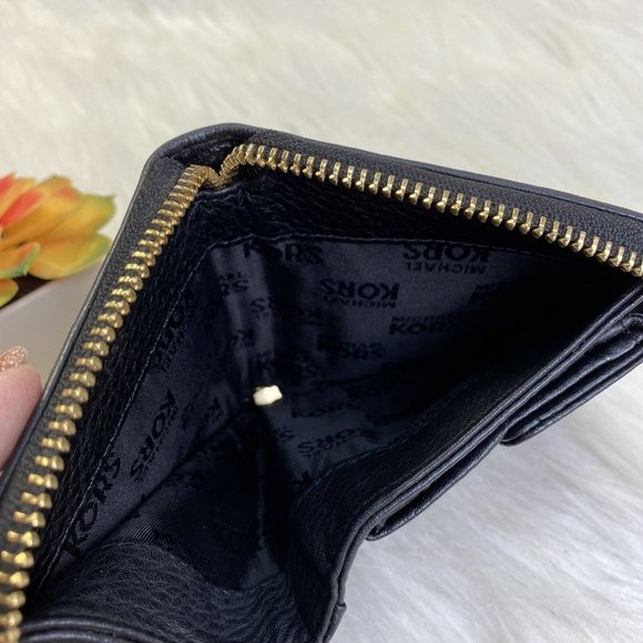 Michael Kors Small Black Saffiano Leather Continental Travel Zip Around Wallet - Picture 10 of 14